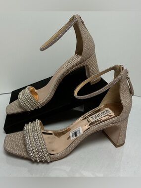 Badgley Mischka Embellished Block Heel Sandals Champagne 8.5 - FLAWS